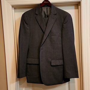 Men's Suit 42R 2 Button Modern Fit